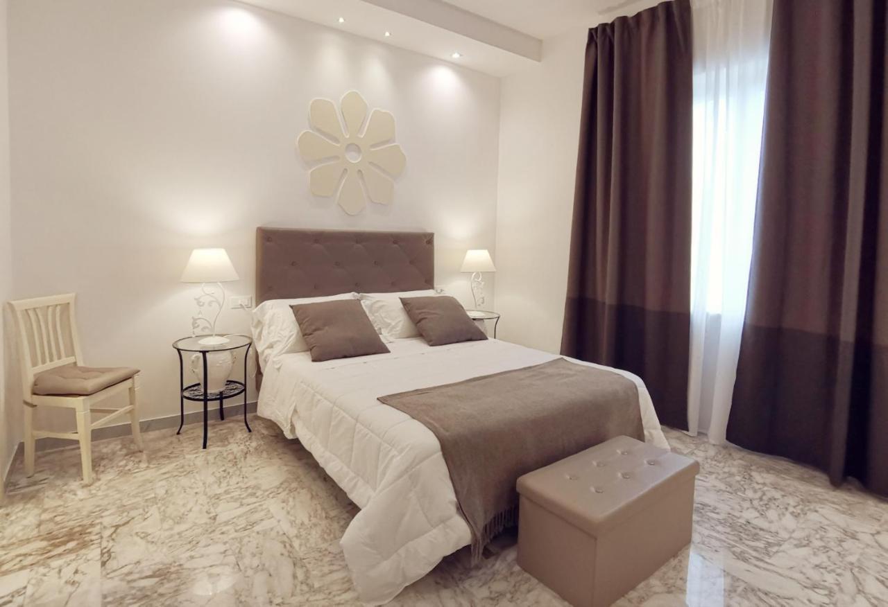Flos Guest House Лучера Екстериор снимка